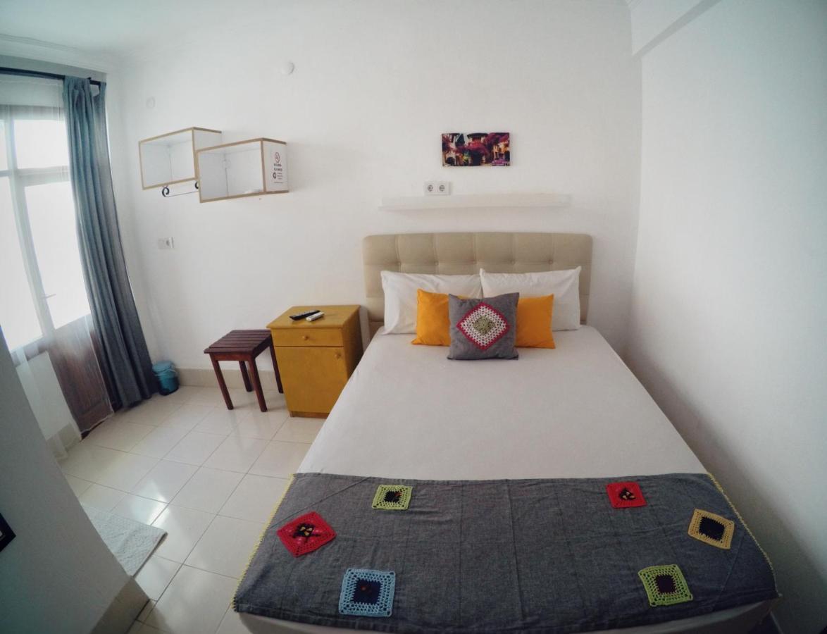 Miss Hotel Karya Oren  Buitenkant foto